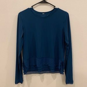 Lululemon long sleeve size 4